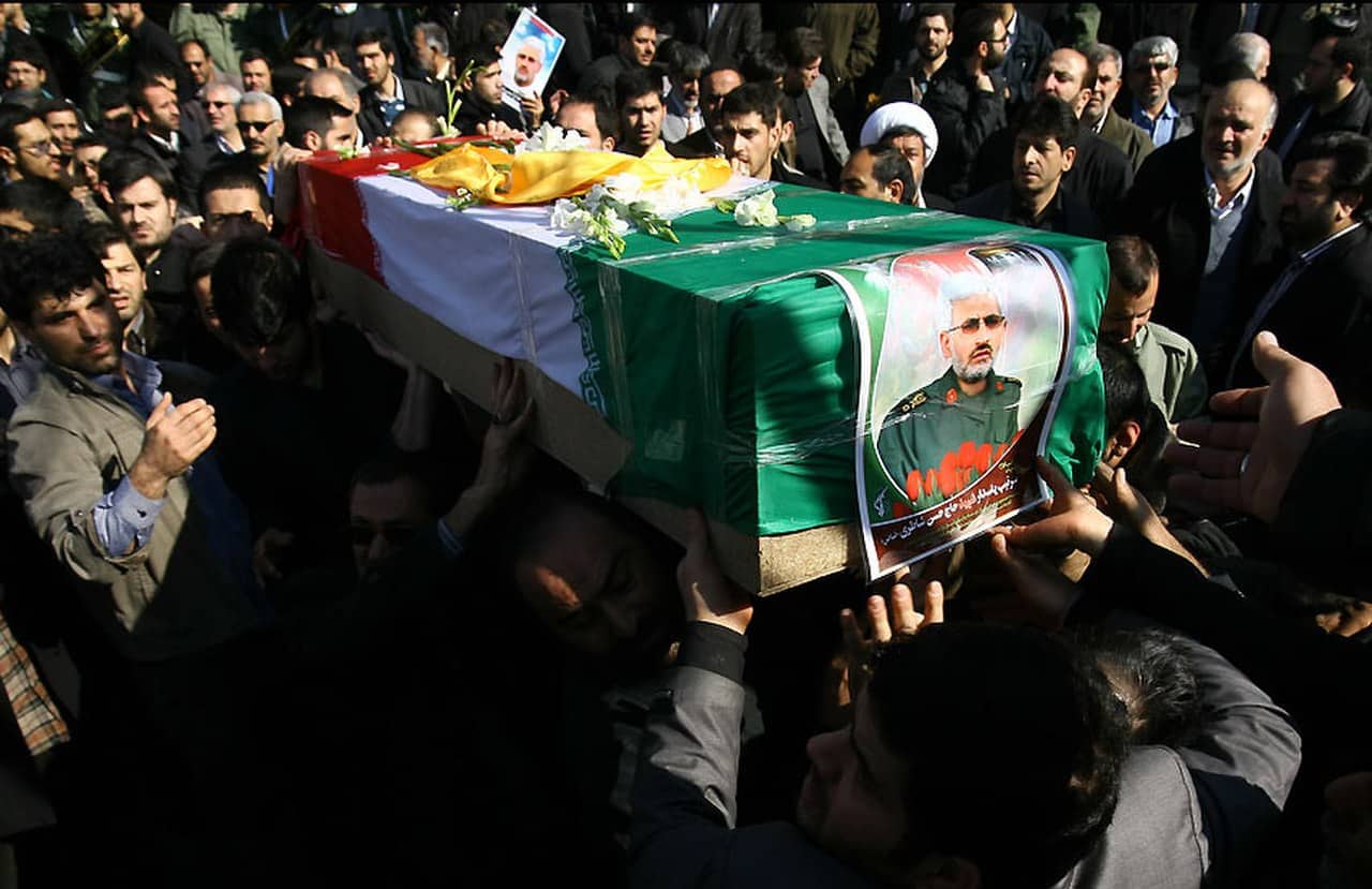إيران تلتزم الصمت والإعلام العبري يتجادل حول أسباب مقتل مبعوث نجاد الشاطري