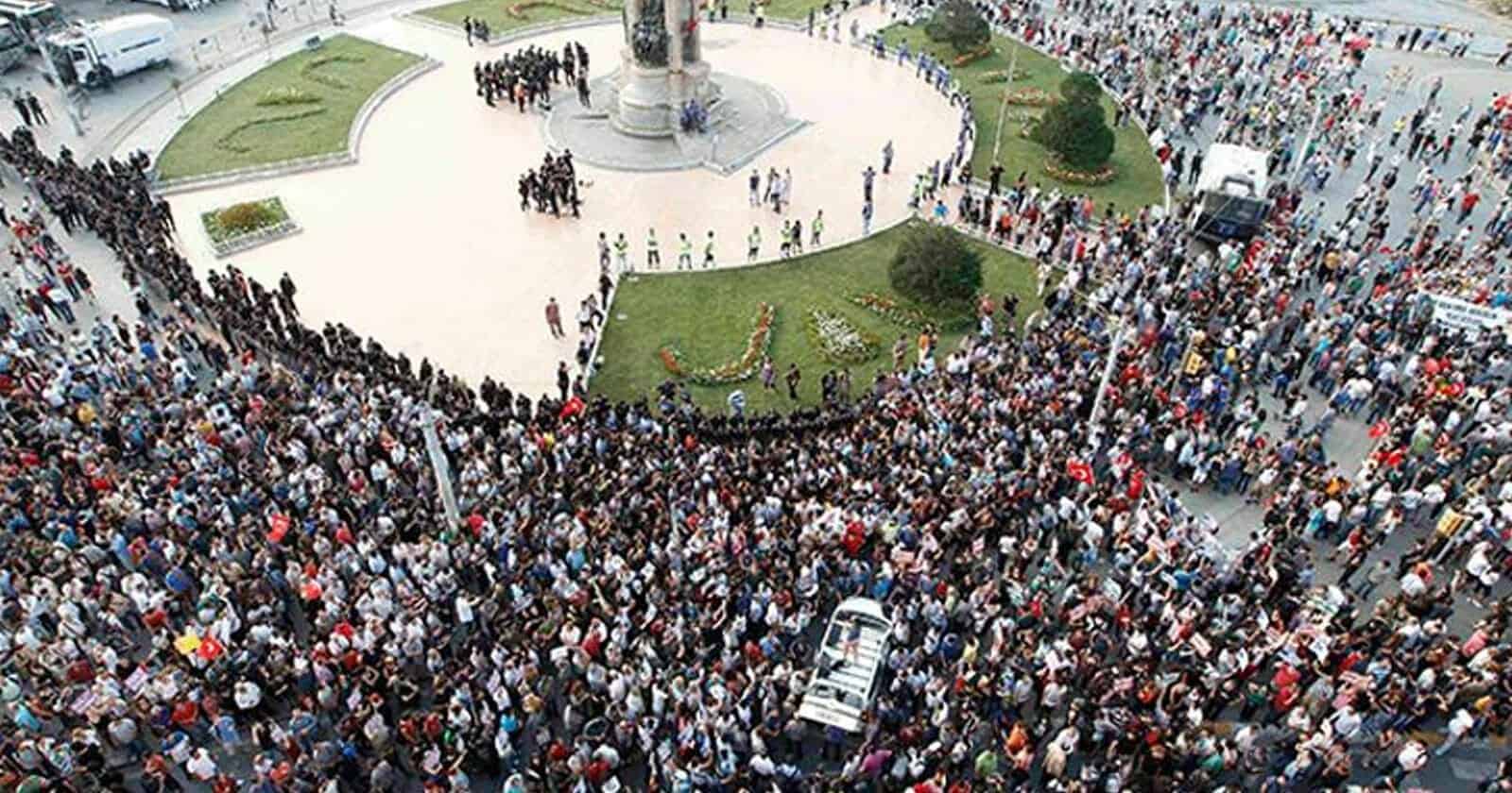 آلاف المحتجين يتحدون أردوغان في شوارع اسطنبول