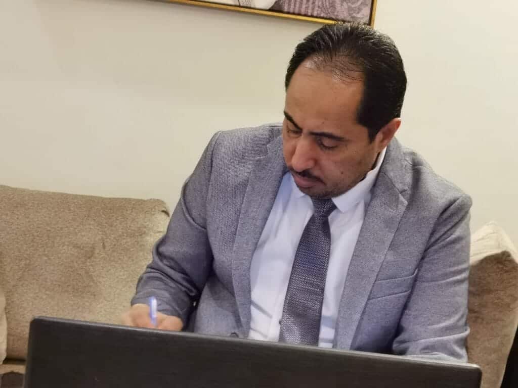 التصرّفات الصبيانية للإمارات لم تقتصر على منع المسؤول القطري من دخول البلاد .. هذا ما فعلوه مع وزير الرياضة اليمني