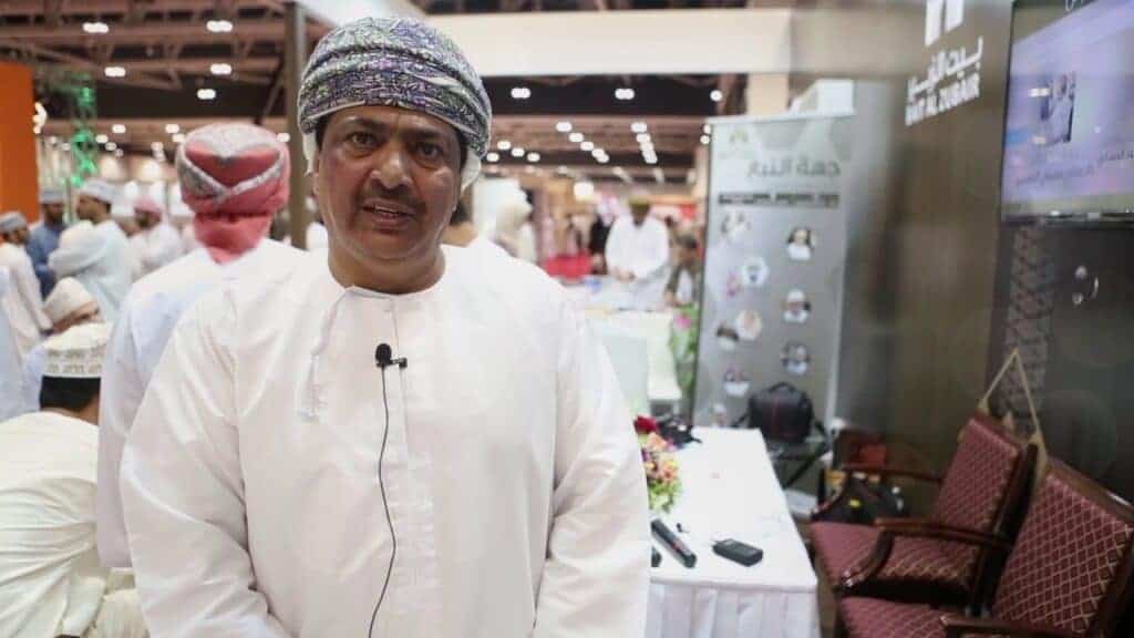 كاتب عُماني يمسح الأرض في الإمارات وحكامها ويفضح ممارساتهم الحاقدة:” لم يسلم منهم صديقٌ أو قريب”