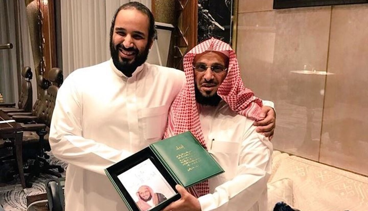تغريدات #عائض_القرني.. “ابن سلمان” يدفع بورقته الأخيرة لامتصاص غضب الشعب قبل مظاهرات الغد!