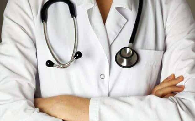خليجي “سافل” يقتحم منزل طبيبة في الإمارات ويهددها بالفضيحة ما لم تسلمه نفسها وهذا ما حصل لاحقاً!