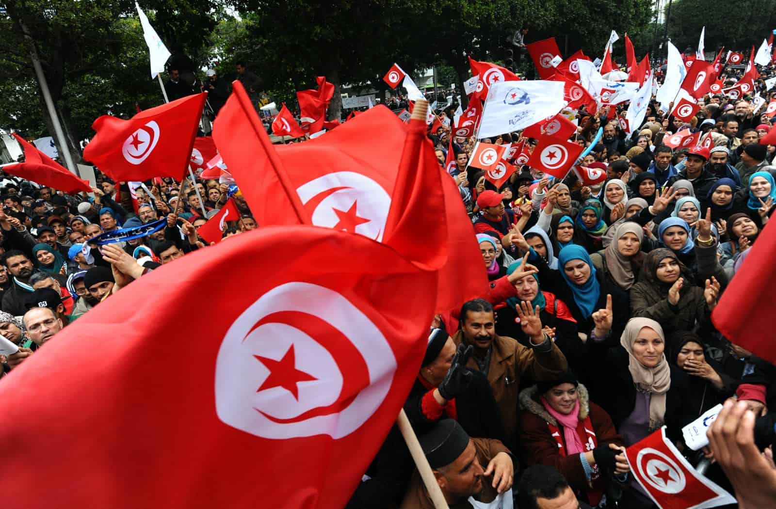 فورين بوليسي: كيف فخخت الشرطة المرتشية الثورة التونسية