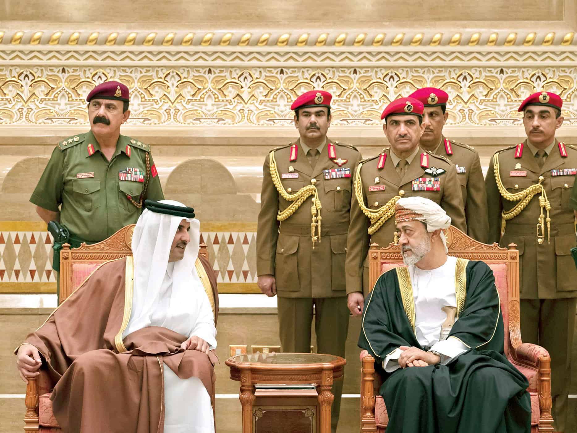 خبير استراتيجي سعودي يهاجم سلطنة عمان وقطر: (لستم من دول الخليج وهواكم فارسي)