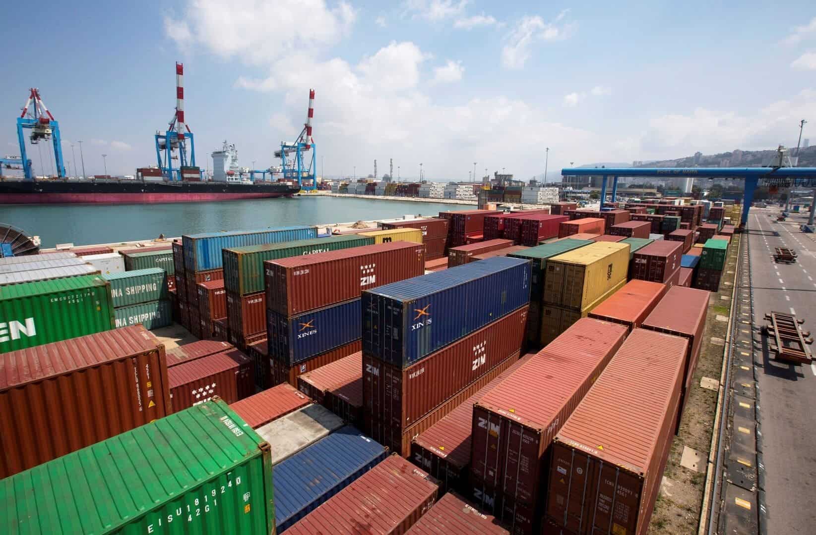 الإمارات مصرّة على “تعميق” علاقاتها بإسرائيل وترسل “4000” طن من الحديد إلى تل أبيب