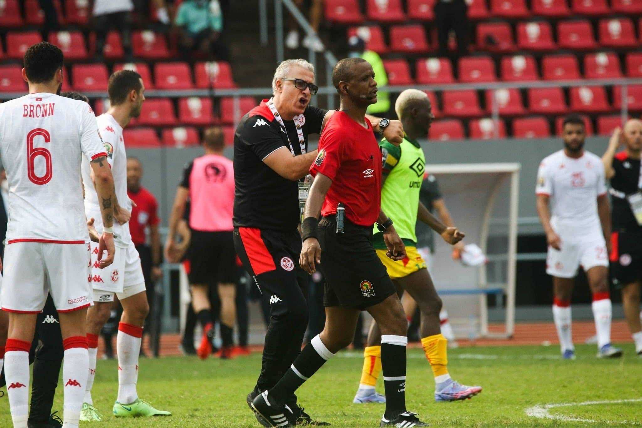 “سيكازوي” حكم الفضيحة في أمم أفريقيا ضمن طاقم إدارة مباراة المغرب والغابون