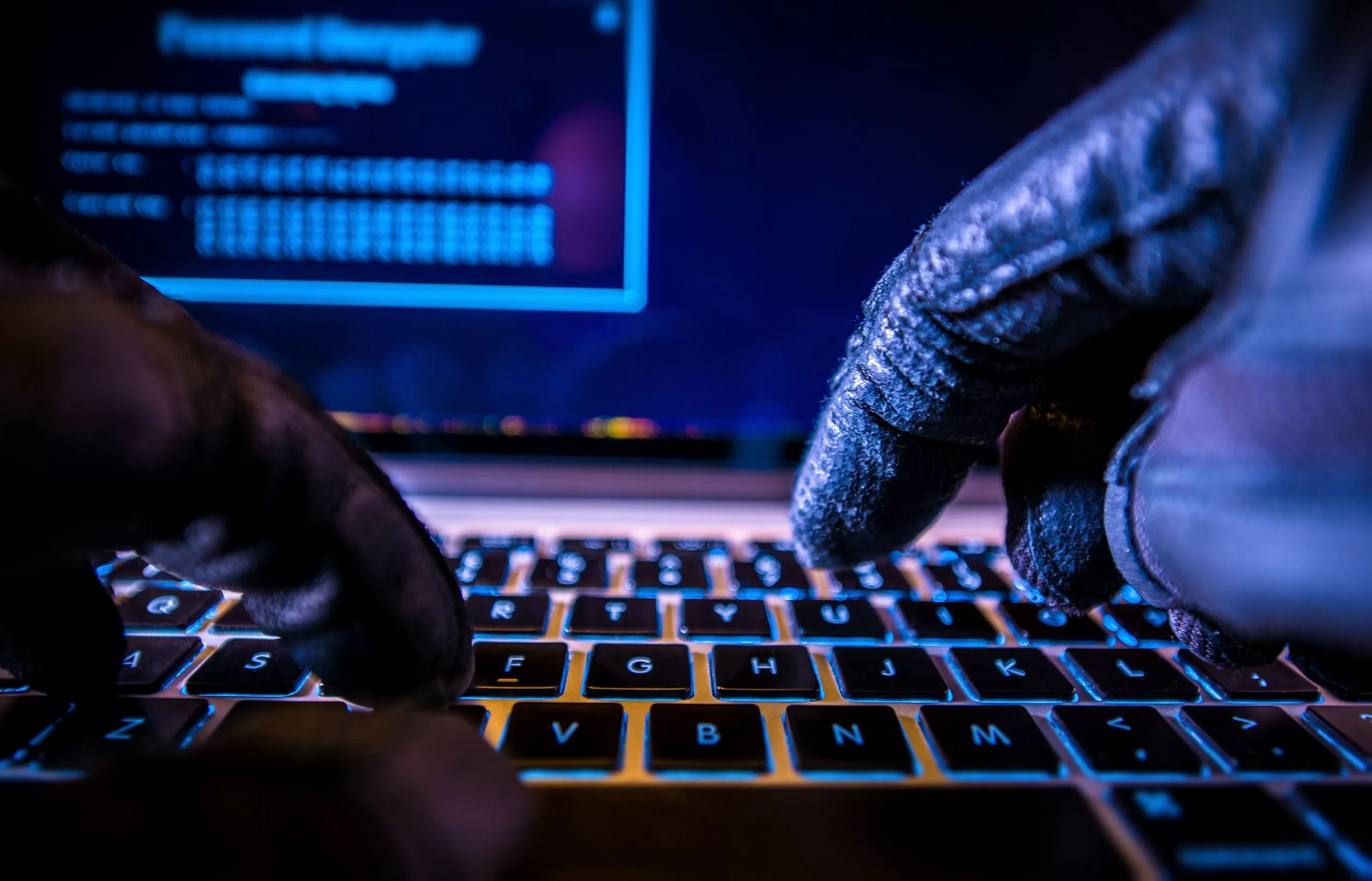 شخصيات استخبارية إسرائيلية تدير “شبكة الذباب العربية”.. تحقيق خطير
