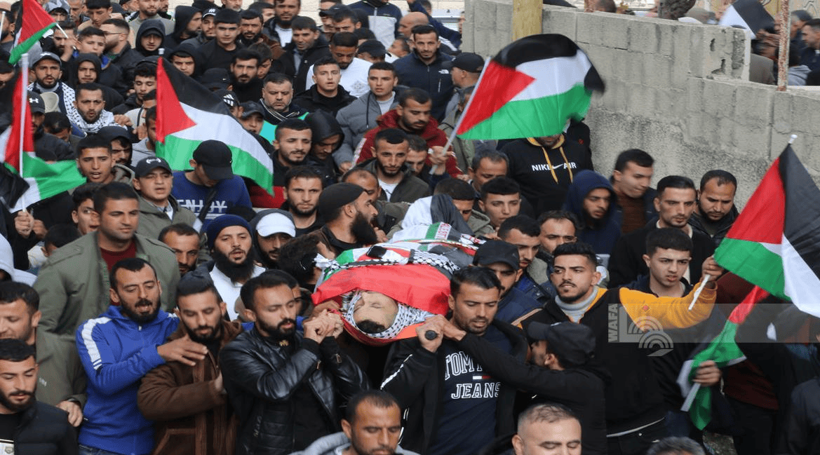 “الذباب السعودي” يفتري على شهيد فلسطيني ويزعم قتاله لصالح إسرائيل (فيديو)