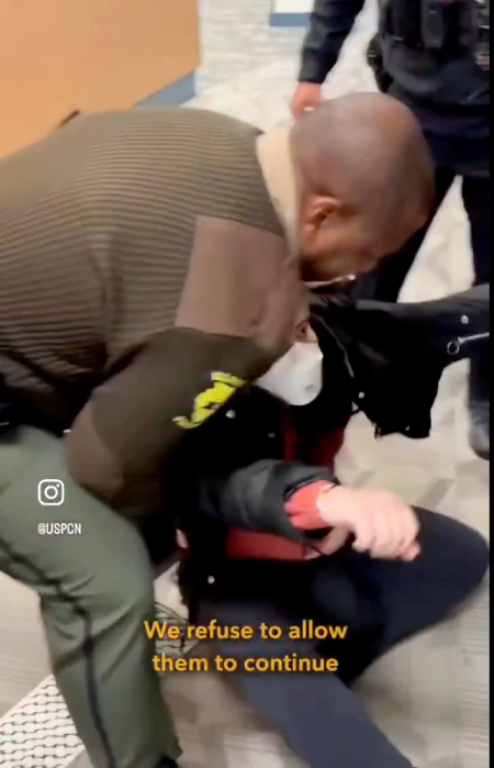 احتجاجات غاضبة في شيكاغو