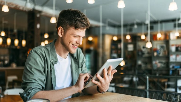 تُجمع الدراسات النفسية على أن البحث الدائم عن الكمال قد يتحول إلى فخّ مؤذٍ