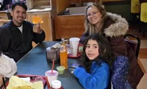 رحلة علاج تحولت إلى احتجاز: عائلة فنزويلية تواجه مصيرًا مجهولًا في الولايات المتحدة