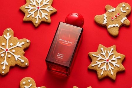 رائحتها مثل الحلوى.. اكتشفي 3 عطور دافئة تمنحك إحساساً بالفخامة هذا الشتاء نفحات الفانيليا والكراميل تهيمن على عطور هذا الشتاء لتمنح الموضة طابعًا دافئًا يلامس الحنين ويعيد تعريف العلاقة بين الرائحة والمزاج الإنساني