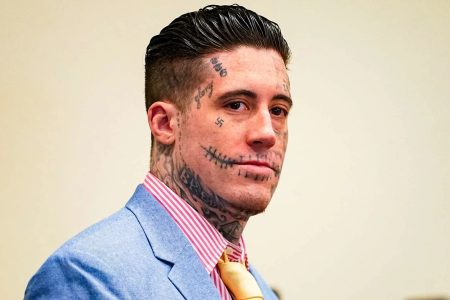 التحقيق في جريمة مزدوجة يزيح الستار عن رجل استخدم جاذبيته لاصطياد ضحاياه في قصة تصدم المجتمع وتثير تساؤلات حول الثقة والمظاهر الخادعة