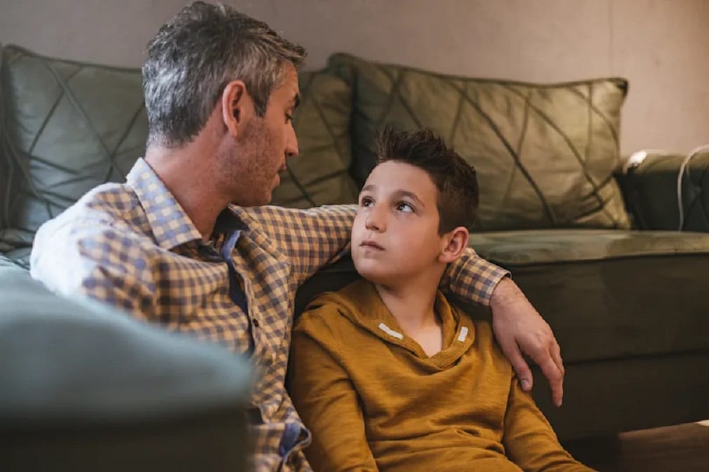 عندما يكرر المراهق عبارة «لا يهمني» تجاه دراسته أو أصدقائه أو مستقبله، فإنه في الواقع يحاول حماية ذاته من الشعور بالفشل أو العجز أو الرفض