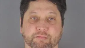 هجوم بمادة مجهولة يستهدف إلهان عمر في مينيسوتا.. والنائبة تتحدى: لن نركع أمام سياسات الترهيب تصاعد الجدل حول تصريحات إلهان عمر بعد الهجوم الأخير فيما تواجه النائبة الأميركية انتقادات حادة تعيد إحياء الانقسام داخل الحزب والدائرة الانتخابية