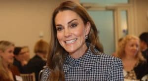 في مشهد بعيد عن الأضواء الرسمية والبذخ الذي يرافق عادة مناسبات العائلات الملكية، اختارت الأميرة كيت ميدلتون أن تحتفل ببلوغها الرابعة والأربعين بطريقة هادئة وعائلية