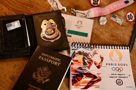 مع اقتراب موعد انطلاق دورة الألعاب الأولمبية الشتوية في ميلانو مطلع العام المقبل، بدأت وفود الرياضيين والمشجعين من مختلف أنحاء العالم التحضير للسفر إلى إيطاليا،