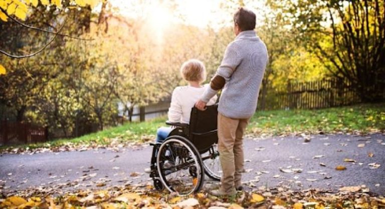 حين يصبح الفندق بيتًا.. زوجان بريطانيان يعيشان في فندق طوال أكثر من عقدين زوجان بريطانيان يعيشان في فندق طوال أكثر من عقدين