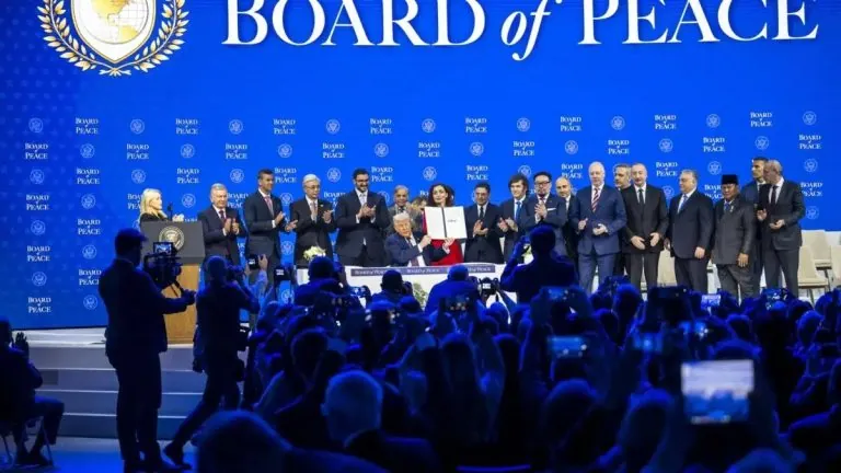 إعلان غامض من دونالد ترامب يربك الساحة الدولية ويطرح تساؤلات حول توجه عالمي جديد قد يعيد رسم موازين القوة ويؤثر في مستقبل العلاقات بين الدول