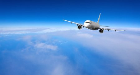 تجربة مرهقة على متن رحلة قصيرة تحولت إلى لحظات توتر بعد اهتزاز مفاجئ كشف خطورة بعض المسارات الجوية وتأثيرها على سلامة المسافرين