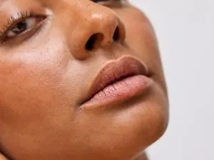 البوتوكس بين الجمال والآثار البعيدة: ما الذي يحدث لوجهك بعد سنوات من الاستخدام؟ وجوه اعتادت على البوتوكس تكشف بمرور الوقت أسرار التجميل المخفية بين تقلصات الطب والتطلعات الجمالية فتثير تساؤلات حول ثمن الشباب الدائم