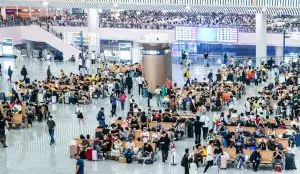 مسافرون يقررون ترك رحلاتهم وسط زحام وتأجيلات متكررة وخدمة متدهورة تكشف أزمة متصاعدة في مطارات تعجز عن تلبية أبسط توقعات المسافرين