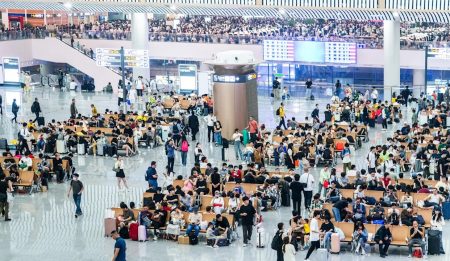 هذا هو المطار الأسوأ عالمياً.. 75% من رحلاته لا تقلع في موعدها مسافرون يقررون ترك رحلاتهم وسط زحام وتأجيلات متكررة وخدمة متدهورة تكشف أزمة متصاعدة في مطارات تعجز عن تلبية أبسط توقعات المسافرين