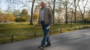 يبدو المشي فعلاً بسيطاً لا يحتاج إلى تأمل، لكنه في الحقيقة لغة جسدية خفية تعبّر عن الحالة النفسية والجسدية لكل فرد