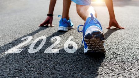 كيف نصنع سعادتنا في عام 2026؟رحلة تبدأ بسؤال واحد قد يغيّر عامك للأفضل -تبدو السعادة هدفًا مشتركًا بين الجميع، وإن اختلفت الطرق المؤدية إليها