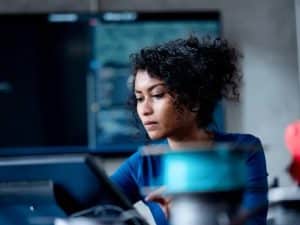 تبرز الوظائف في القطاع الصحي كأحد الأعمدة الأكثر صمودًا واستقرارًا