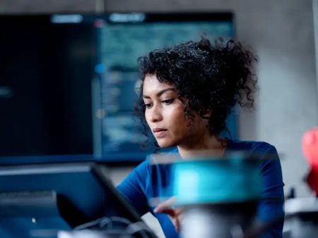 تبرز الوظائف في القطاع الصحي كأحد الأعمدة الأكثر صمودًا واستقرارًا