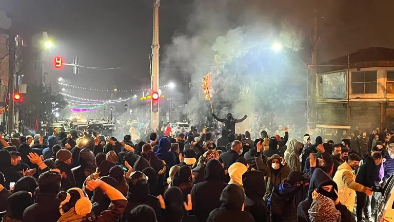 احتجاجات تتحدى الحجب في إيران وتحول الغضب الشعبي إلى موجة أوسع المظاهرات تتصاعد في إيران