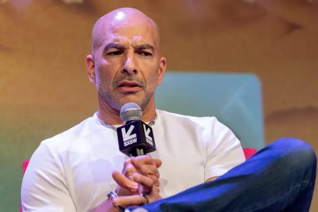 من الولايات المتحدة إلى الخليج.. من منابر الإعلام والثقافة إلى مسؤولين حكوميين من هم المسؤولون الذين استقالوا بسبب “فضيحة إبستين”؟ تتصاعد الأسئلة حول مستقبل شخصيات بارزة بعد تسريب وثائق إبستين التي أعادت فتح ملفات حساسة وكشفت عن علاقات تثير قلق الرأي العام