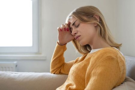 تتزايد لحظات الإنهاك التي يرسل فيها الجسد إشاراته الصامتة قبل أن يعيها العقل، بين تجاهل التعب ومخاوف الانهيار تبرز الحاجة للإصغاء لنبض الإنذار الداخلي