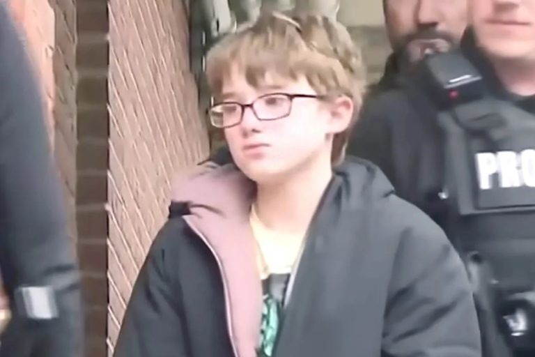 صدمة تجتاح المجتمع بعد حادث مأساوي ارتكبه طفل في الحادية عشرة داخل أسرته وسط تساؤلات عن غياب الرقابة والعوامل التي قادته إلى هذا الفعل