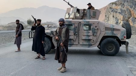 طبول الحرب في كابول.. الطيران الباكستاني يقصف العاصمة الأفغانية ويعلن مقتل 228 مقاتلاً! توتر يزداد على جانبي الحدود بعدما وصلت ألسنة النار إلى كابول وسط مخاوف من اتساع دائرة الصراع وتأثيره على حياة المدنيين في المنطقة