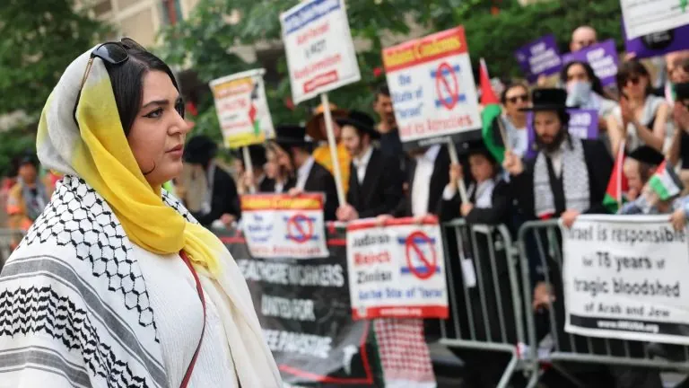 دعوى رفعتها فلسطينية تكشف عن انتهاكات متزايدة للحقوق المدنية في الولايات المتحدة وتثير تساؤلات حول العدالة والمساواة داخل المؤسسات الأمريكية