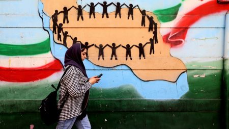 صرخة من قلب طهران.. 7 محتجين يواجهون المشنقة ومصير غامض لآلاف الطلاب المعتقلين تتصاعد مخاوف العائلات في إيران مع تزايد أحكام الإعدام بحق متظاهرين يواجهون مصيرًا غامضًا فيما يصمت الشارع بين الخوف والرجاء في العدالة