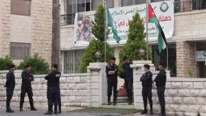 تصاعدت النقاشات في الأردن بعد مطالبة أحد الأحزاب بتغيير اسمه ذي الطابع الديني وسط تساؤلات حول حدود حرية العمل السياسي والتعبير في البلاد