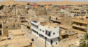 بين الزنازين تخرج شهادات مساجين تكشف عالمًا خفيًا تسوده القسوة والصمت حيث تتقاطع قصص النجاة مع محاولات الإنسان للتمسك ببقايا الأمل