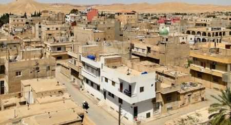 بين الزنازين تخرج شهادات مساجين تكشف عالمًا خفيًا تسوده القسوة والصمت حيث تتقاطع قصص النجاة مع محاولات الإنسان للتمسك ببقايا الأمل