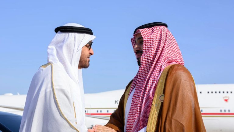 ديفيد هيرست يكشف: كيف تخطط السعودية لإعادة رسم الشرق الأوسط ومواجهة ضغوط ترامب؟ تحركات سعودية متسارعة تعيد تشكيل موازين المنطقة وتفتح مسارًا جديدًا للتعاون والتنمية وسط تساؤلات حول شكل الشرق الأوسط القادم