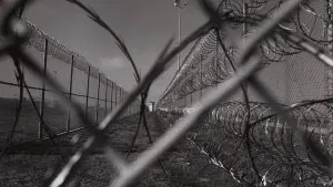 قد تواجه السجن لـ 120 عاماً! عقوبة تاريخية تنتظر امرأة بتهمة استغلال طفل في تصوير فيديوهات “جنسية” غضب واسع وانتقادات حادة بعد تداول مقاطع مؤلمة لطفل يواجه الخطر وسط تساؤلات عن دور المسؤولين وتأثير الحادث على ثقة الناس بما يشاهدونه عبر الإنترنت