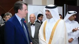 كشفت سجلات رسمية بريطانية أن دولة قطر تستعين بشركة استشارات وضغط سياسي (لوبي) شارك في تأسيسها السياسي البريطاني السابق Peter Mandelson، وذلك للتواصل مع كبار المسؤولين في الحكومة البريطانية