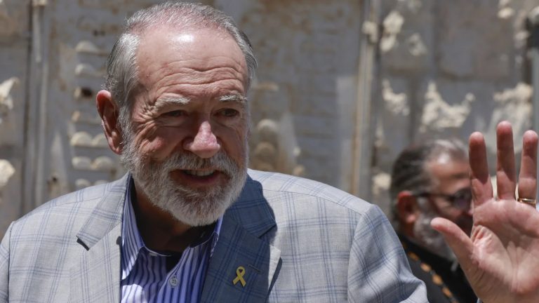 تصاعد الغضب الشعبي في عواصم عربية إثر تصريحات أمريكية اعتبرها كثيرون مساسًا بالهوية الثقافية ما يثير تساؤلات حول حدود الخطاب الدبلوماسي