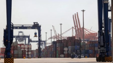 اتجاهات جديدة تشهدها حركة التجارة مع إعلان شراكة موسعة في ميناء جدة تفتح آفاق تعاون دولي وتعزز موقع السعودية كمركز بحري محوري في المنطقة