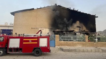 “تجربة الموت في قاعة الرياضة”.. كيف سحق صاروخ أمريكي سري أجساد المراهقين في “لامرد” الإيرانية؟ صدمة واسعة في إيران بعد استهداف صالة رياضية ومدرسة ابتدائية بصاروخ أميركي متطور خلّف عشرات الضحايا وأعاد الجدل حول دقة الأسلحة الذكية وحماية المدنيين