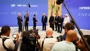 تحركات غامضة تكشف ميول ترمب نحو الإمارات وسط صراعات خفية تحركات دبلوماسية غامضة تربط ترمب بالإمارات وسط مؤشرات على مصالح متبادلة وصراعات خفية تثير تساؤلات حول توجهاته المقبلة وتأثيرها الإقليمي