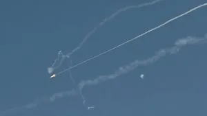 تصاعد القلق في الخليج مع تقلص مخزون الصواريخ الدفاعية ما يضع الحكومات أمام معضلة تأمين أجوائها وسط توترات إقليمية واحتمالات تصعيد جديدة