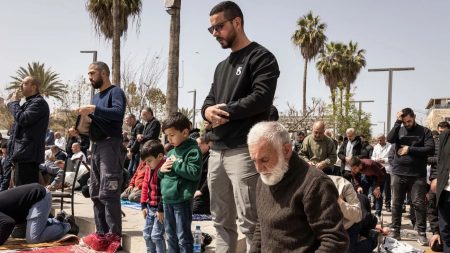 تصاعد القلق بين الفلسطينيين مع اتساع إجراءات تمس الذاكرة والمكان وتفتح أسئلة عن مصير هوية شعب يحاول التمسك بوجوده رغم محاولات الطمس المستمرة